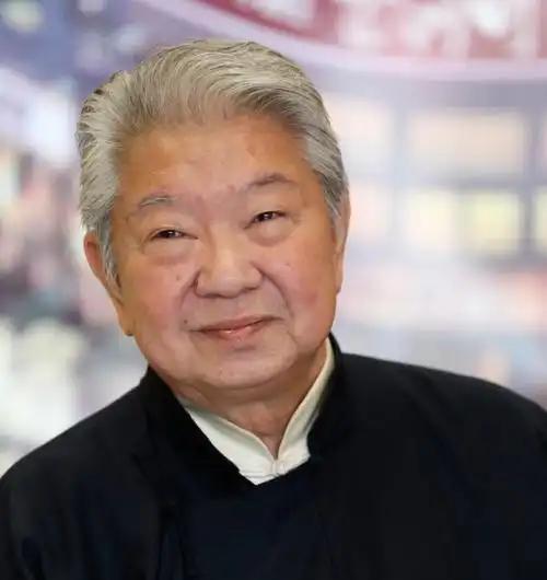82岁的“老顽童”蔡澜一针见血指出：人老了，不在于运动，不在于喝水，而是过了55