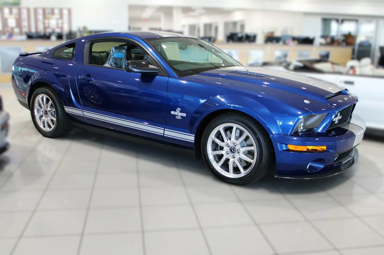 两台近乎全新的2008福特野马GT500KR限量版正在出售如果要说最经典的野马是