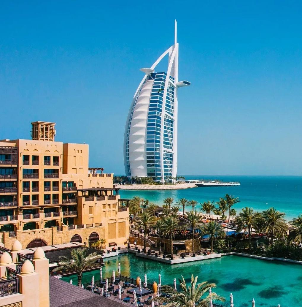 伊朗这次攻击中东各国的美军基地，因为这些美军基地都参与到了这次美以联合空袭的行动