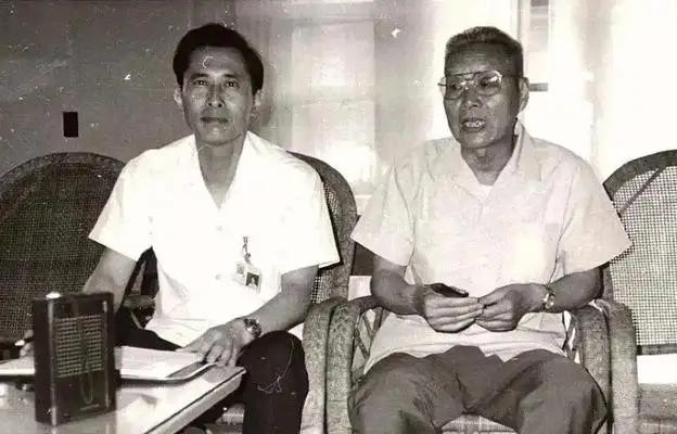 1980年，一高一矮两个小偷盯上了一个70旬的老人，老人虽身材高大，但年近古稀，