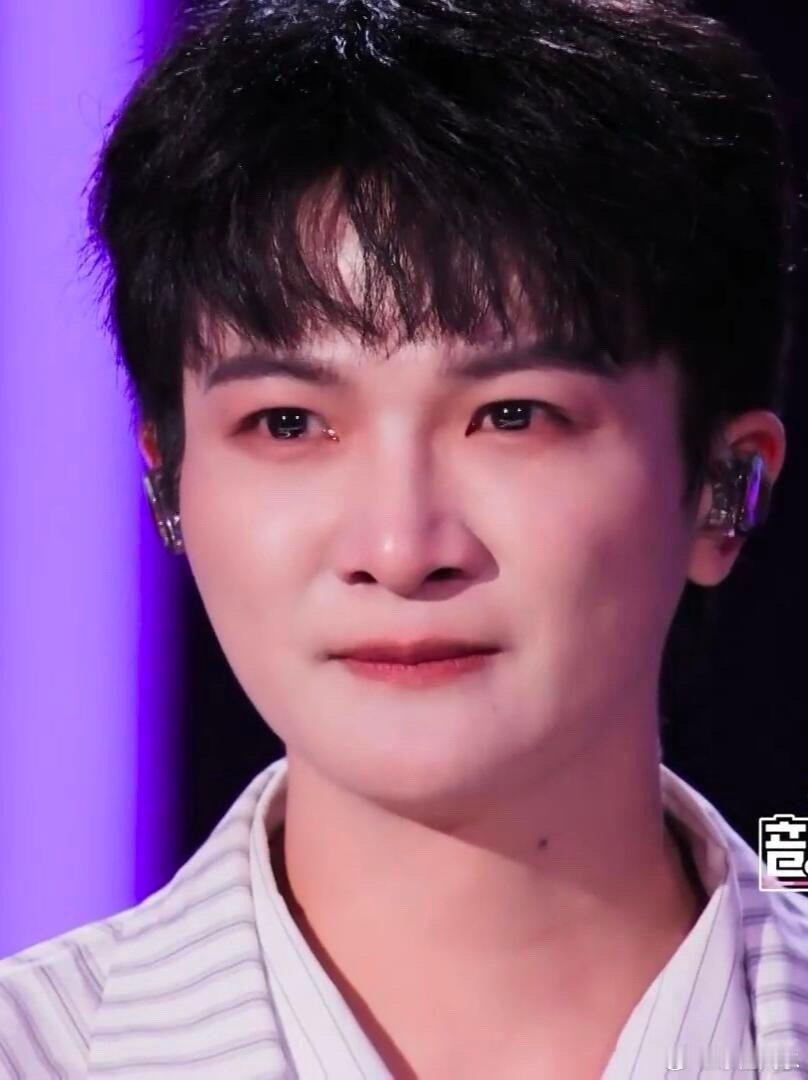 世界上最小的湖出现了🥺🤲深深是全世界哭得最好看的人～没有之一周深 世界上最小