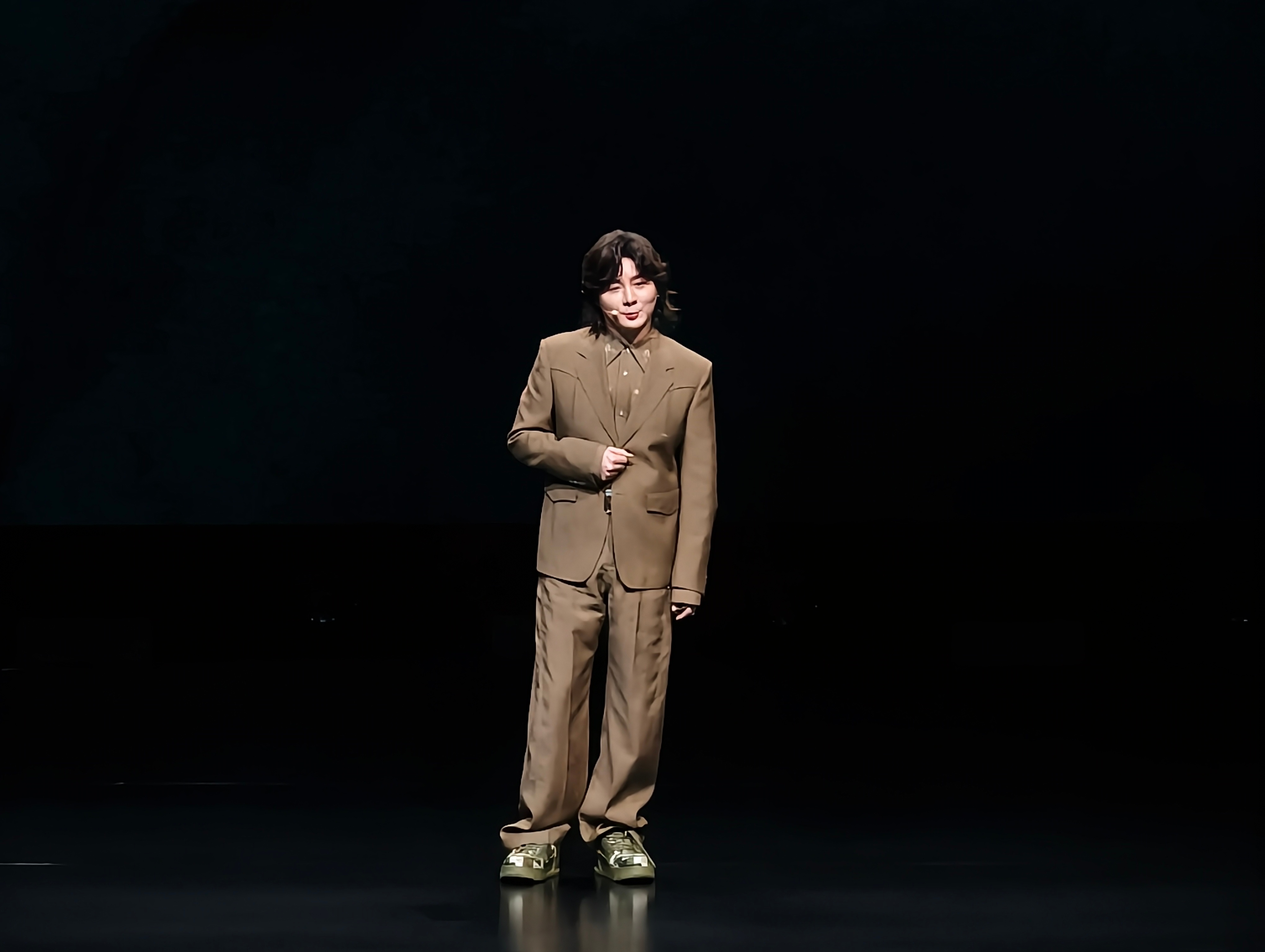 张大仙也来iQOO 13发布会现场了，正好分享了一下之前的直播事故，不得不说iQ