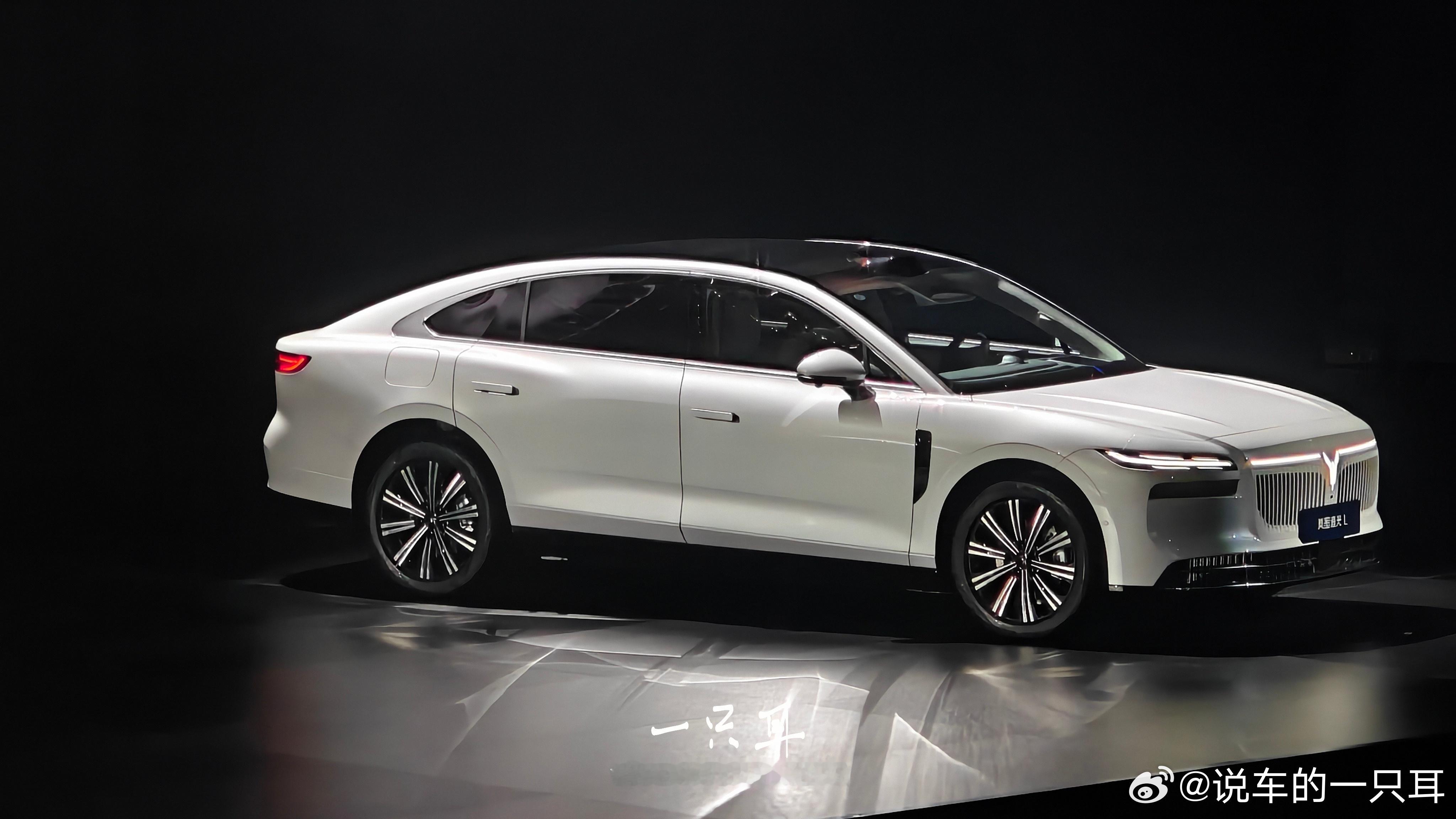 岚图追光L怎么选？追光L的售价是27.99万元和30.99万元。为什么是超过25