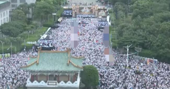 凯道开场助讲环节！白衣骑士爆满凯道，李士修、黄士修、侯汉廷联袂担纲主持第一阶段！