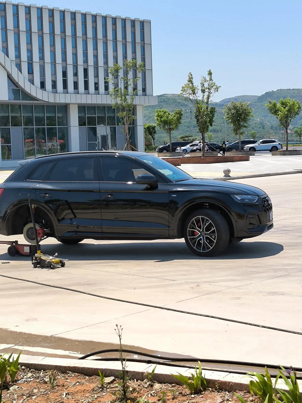 破财消灾吧，自我安慰。
高速路不顺啊，昨晚堵车两个小时开出不到百里，限速120，
