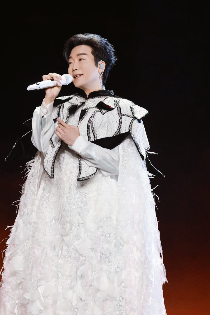 李玉刚常州演唱会首场售罄李玉刚刚好遇见你巡回演唱会 二十年里陆续推出多首国民级金