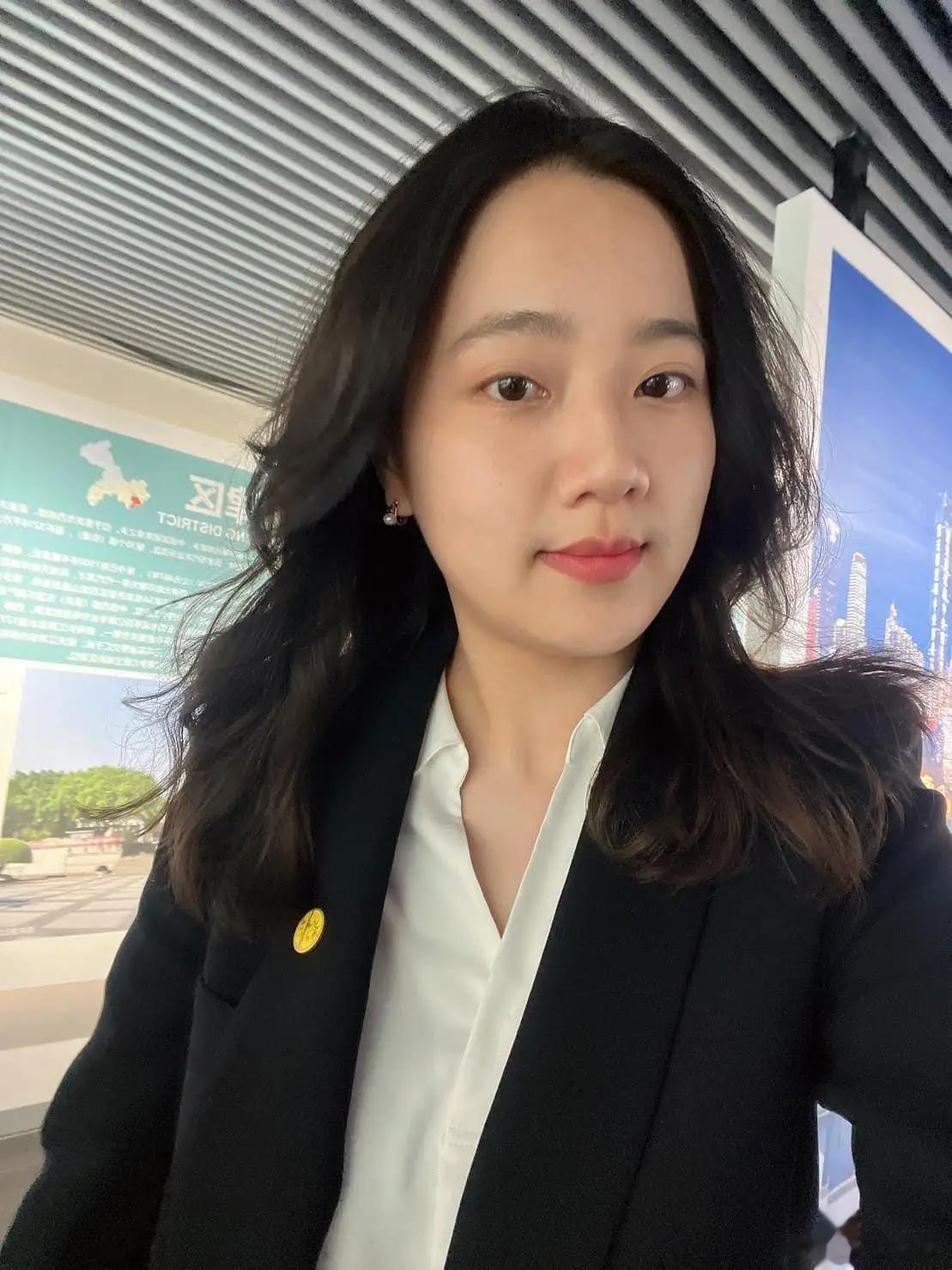 马英九基金会前秘书洪于茜已离开马英九办公室媒体联络群组，并于6月30日加入郭台铭