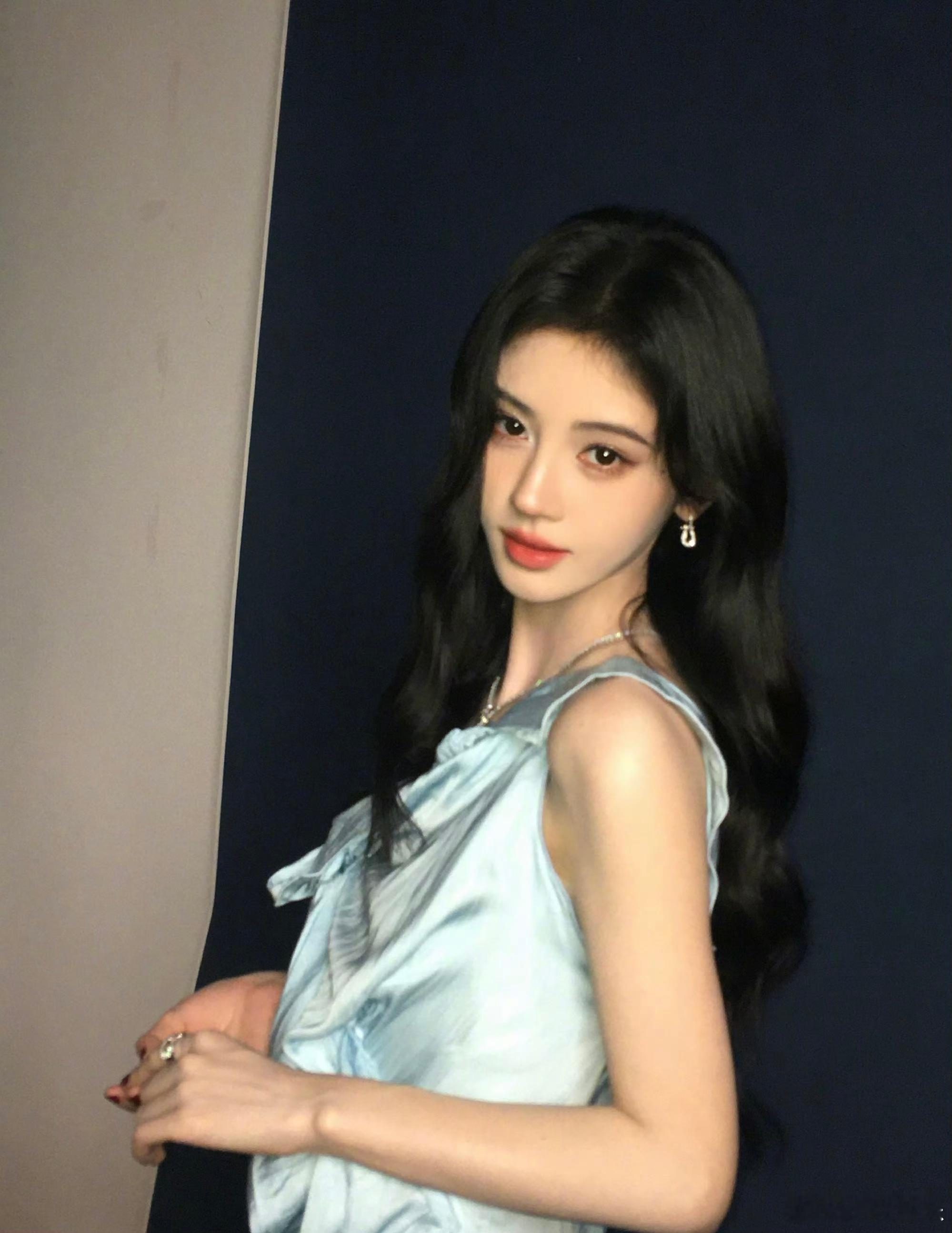 曝黄明昊鞠婧祎谈过 司晓迪的爆料一石激起千层浪。狗仔爆料的黄明昊鞠婧祎谈恋爱，本