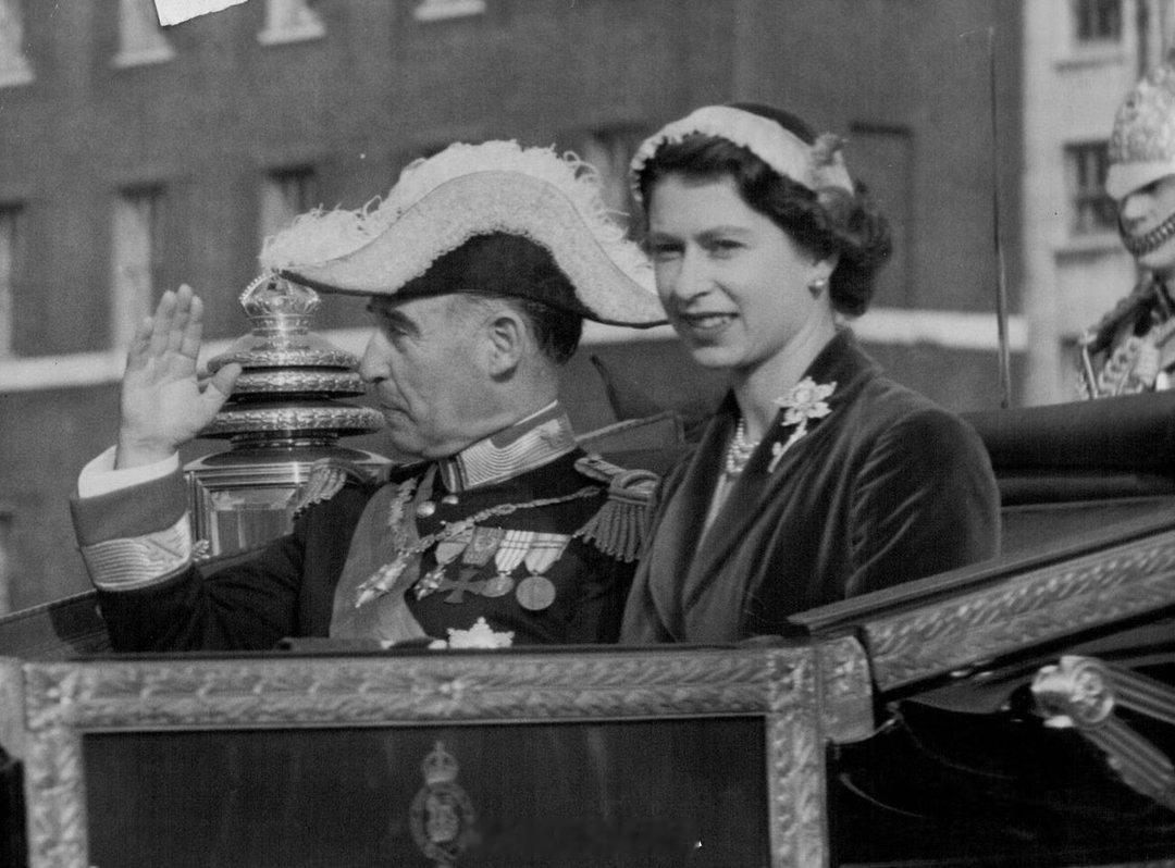 英国王室  1955年10月25日，葡萄牙总统Francisco Craveir