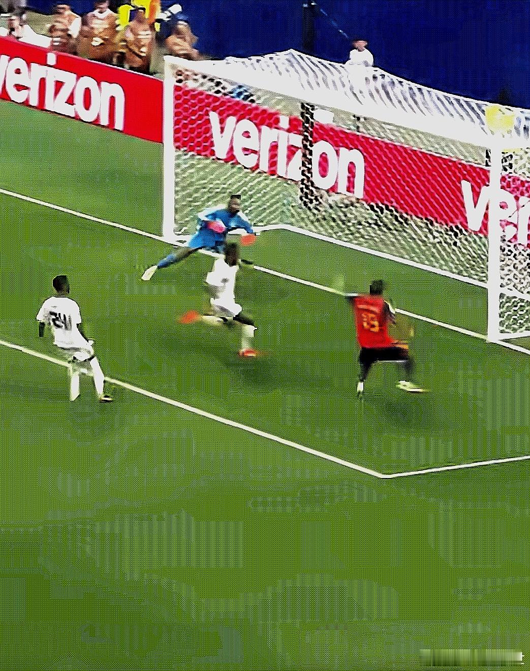 2026美加墨世界杯，西班牙队4-0大胜亚洲的沙特阿拉伯队，获得首场胜利 
