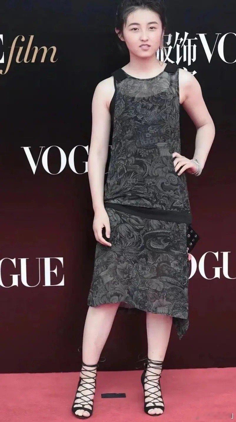 张子枫这个体态变化真不是一点儿半点儿[允悲] ​​​