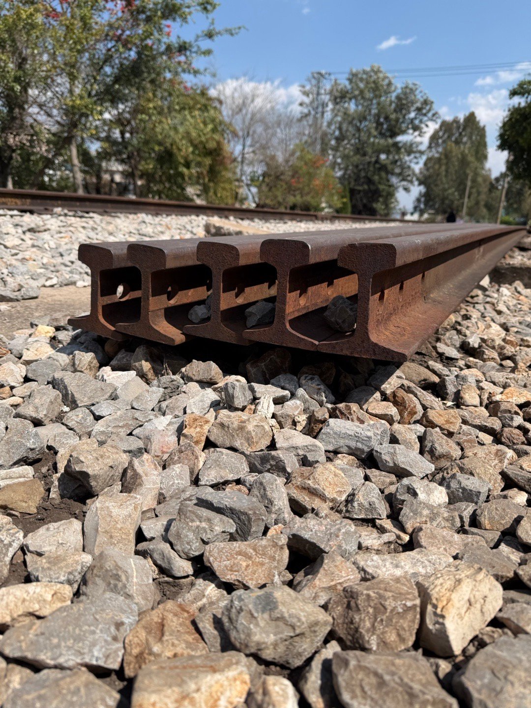 长这么大第一次见过火车铁轨的横切面你们见过面？ 