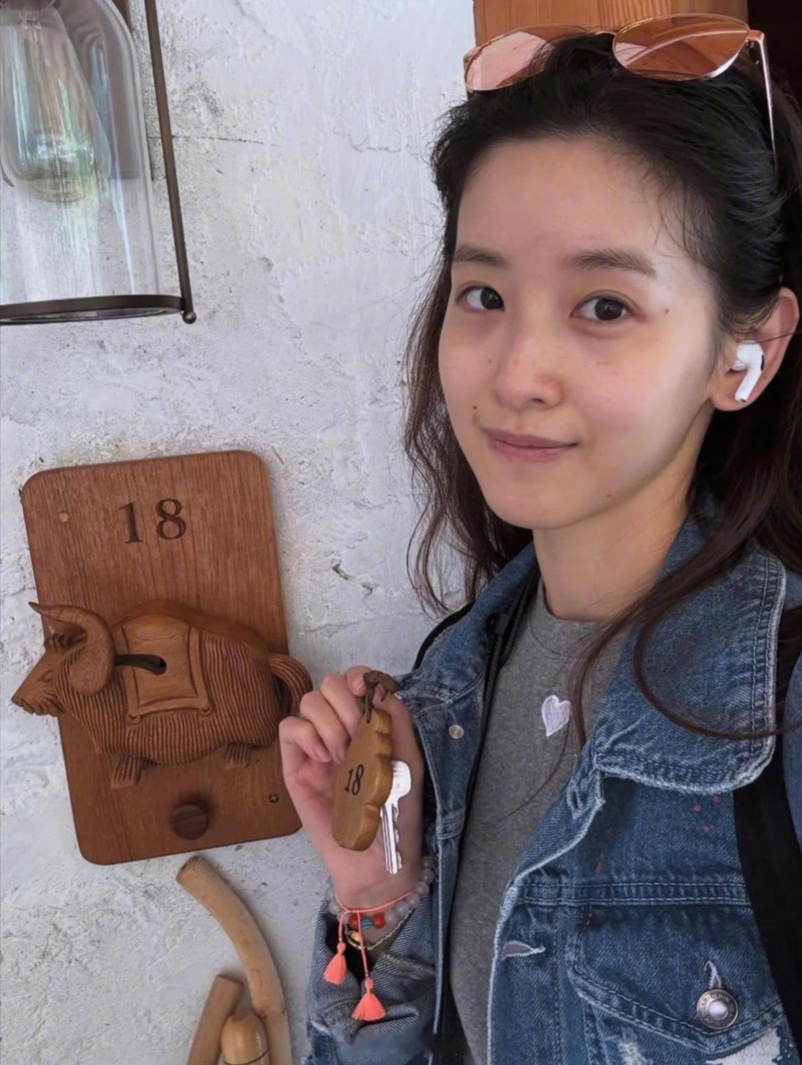 31岁章泽天素颜怼脸照 气质真好，果然没有容貌焦虑的人最自信美丽 ​​​