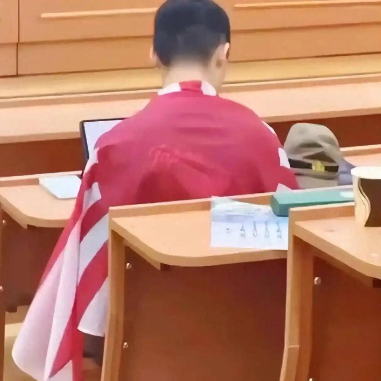 陈宇昕旭日旗事件越闹越大，再曝内幕：他家境果然不普通，一年学费就十多万，绝非普通