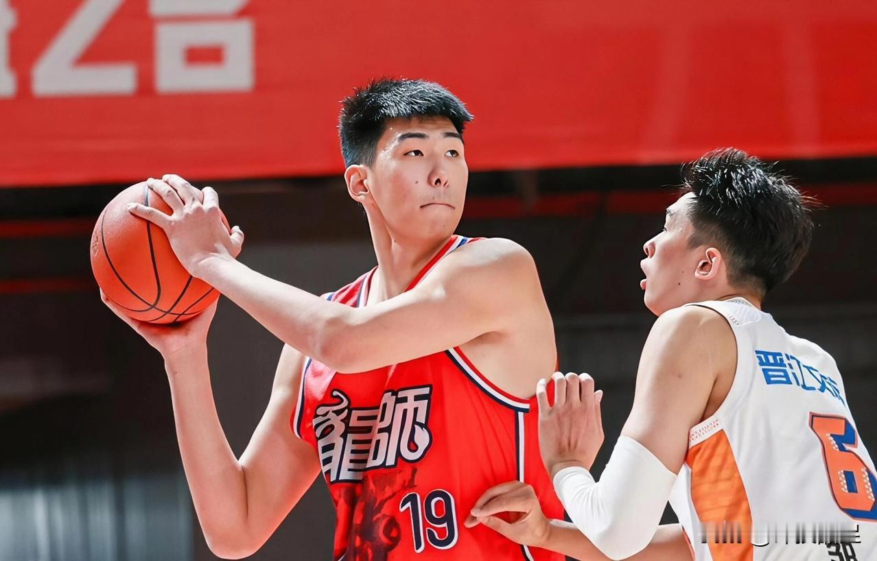 广东宏远本赛季引援三大败笔！
1.引进萨林杰
上赛季他已经在走下坡路，宏远本赛季