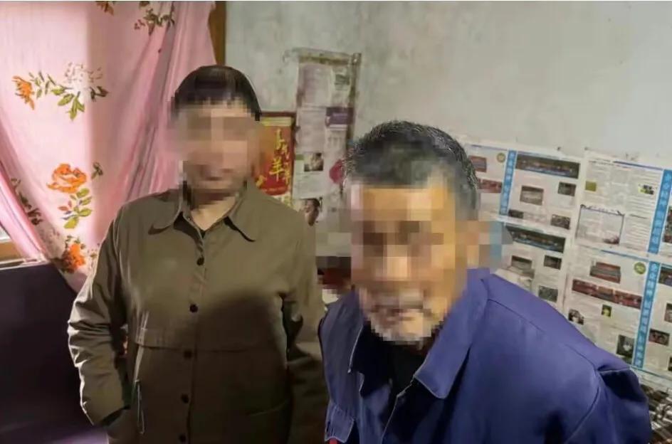 81岁大爷花25元去嫖被泸州警方在一小区抓获。该话题引爆热议，网友表示没看错吧，
