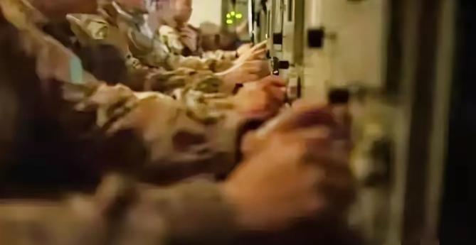 东部沿海阵地，导弹全时竖立，昨晚，刚刚也已经通电话

连日来，东部战区沿海一线紧