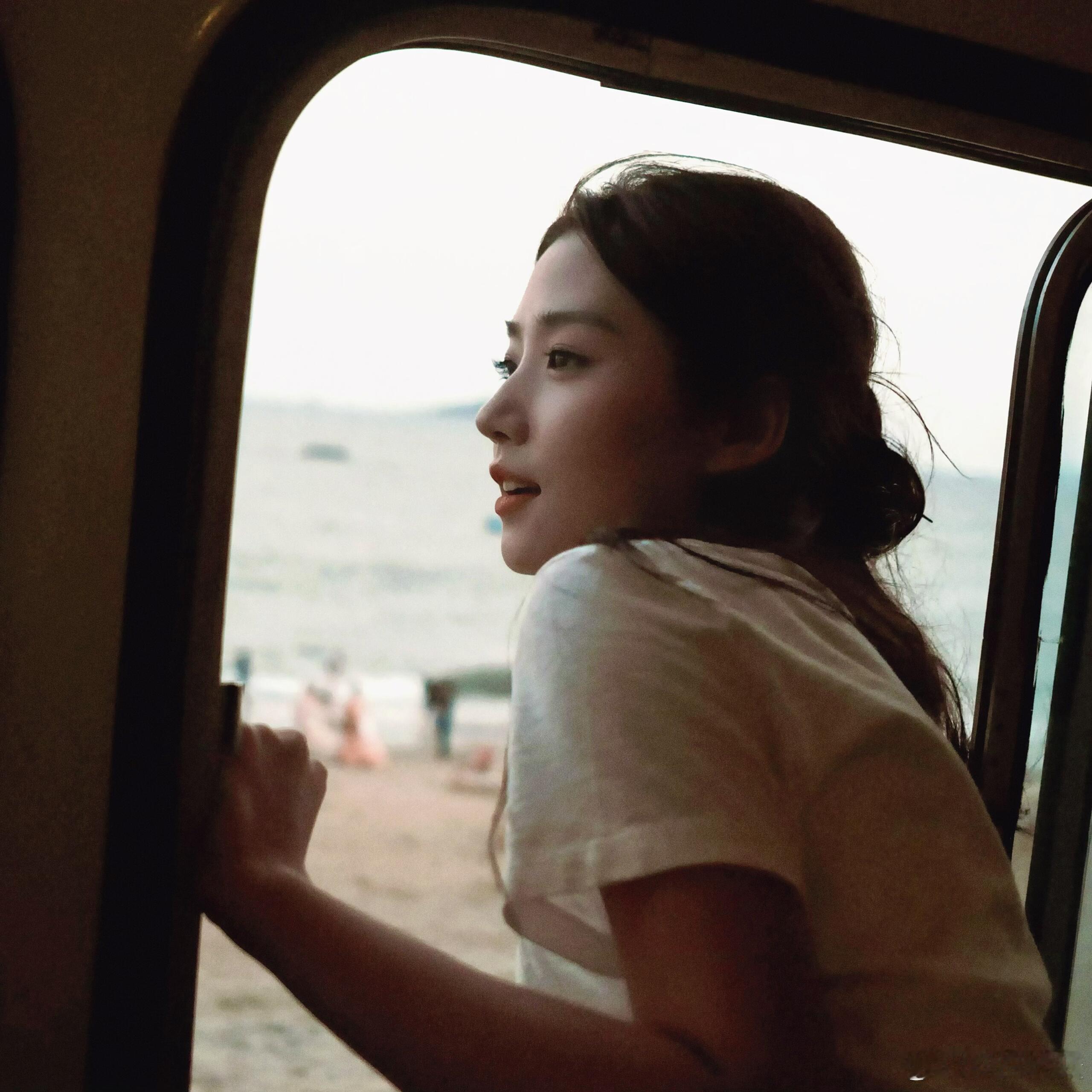 卢昱晓[超话]  卢昱晓氛围感头像卢昱晓｜ ​​​
