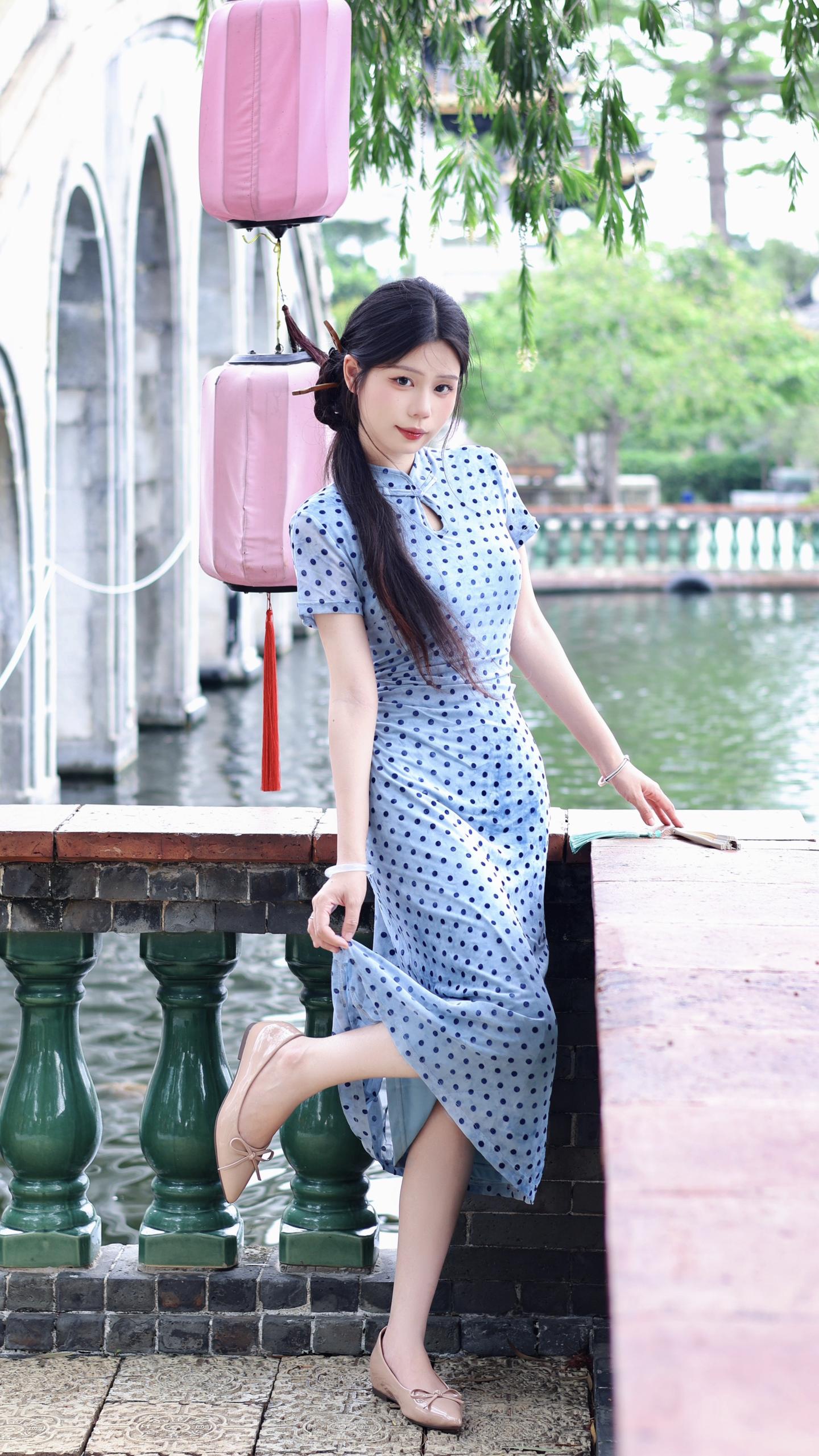 东船与西舫。
