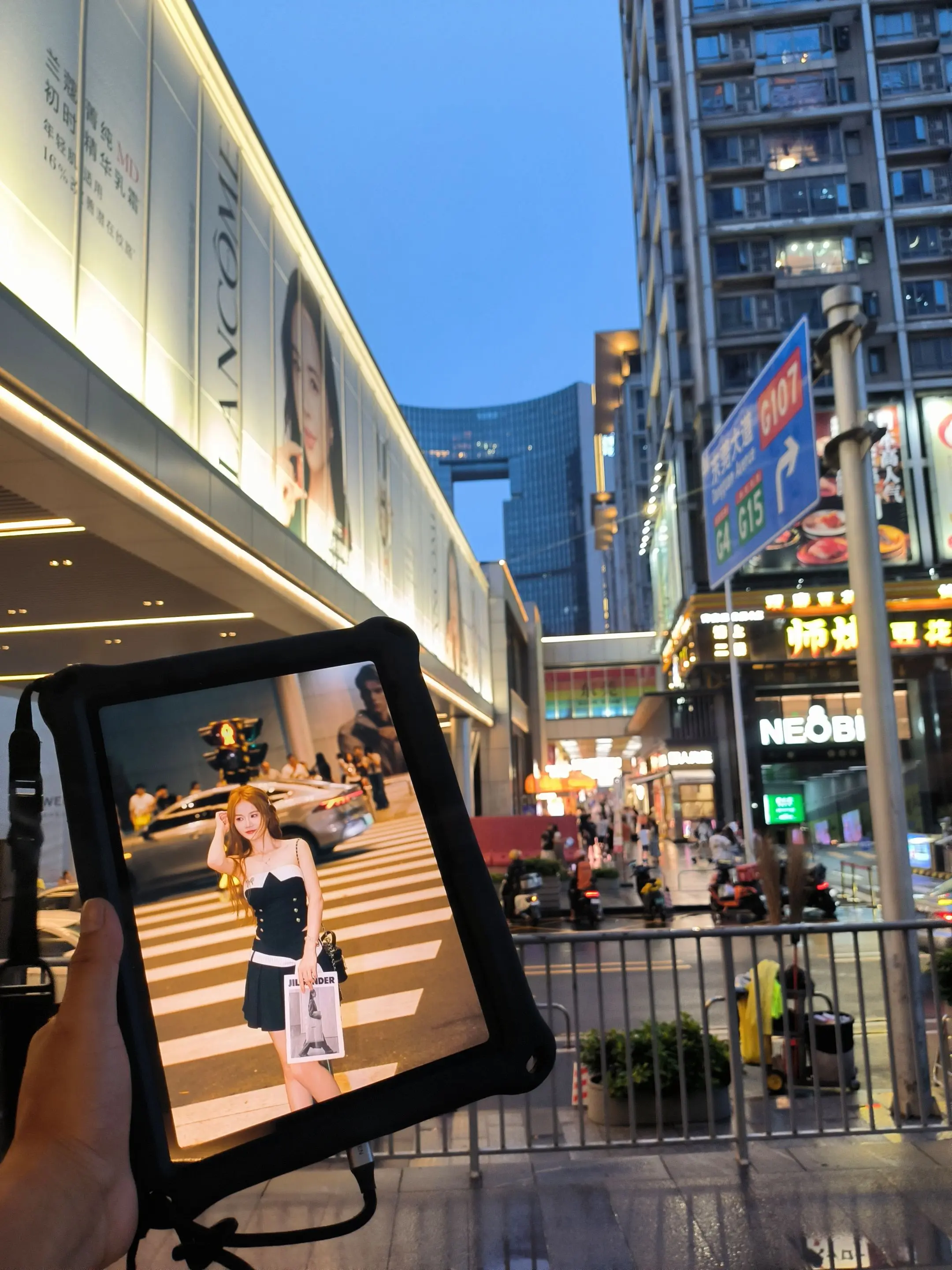 海德汇一城夜景街拍来啦。