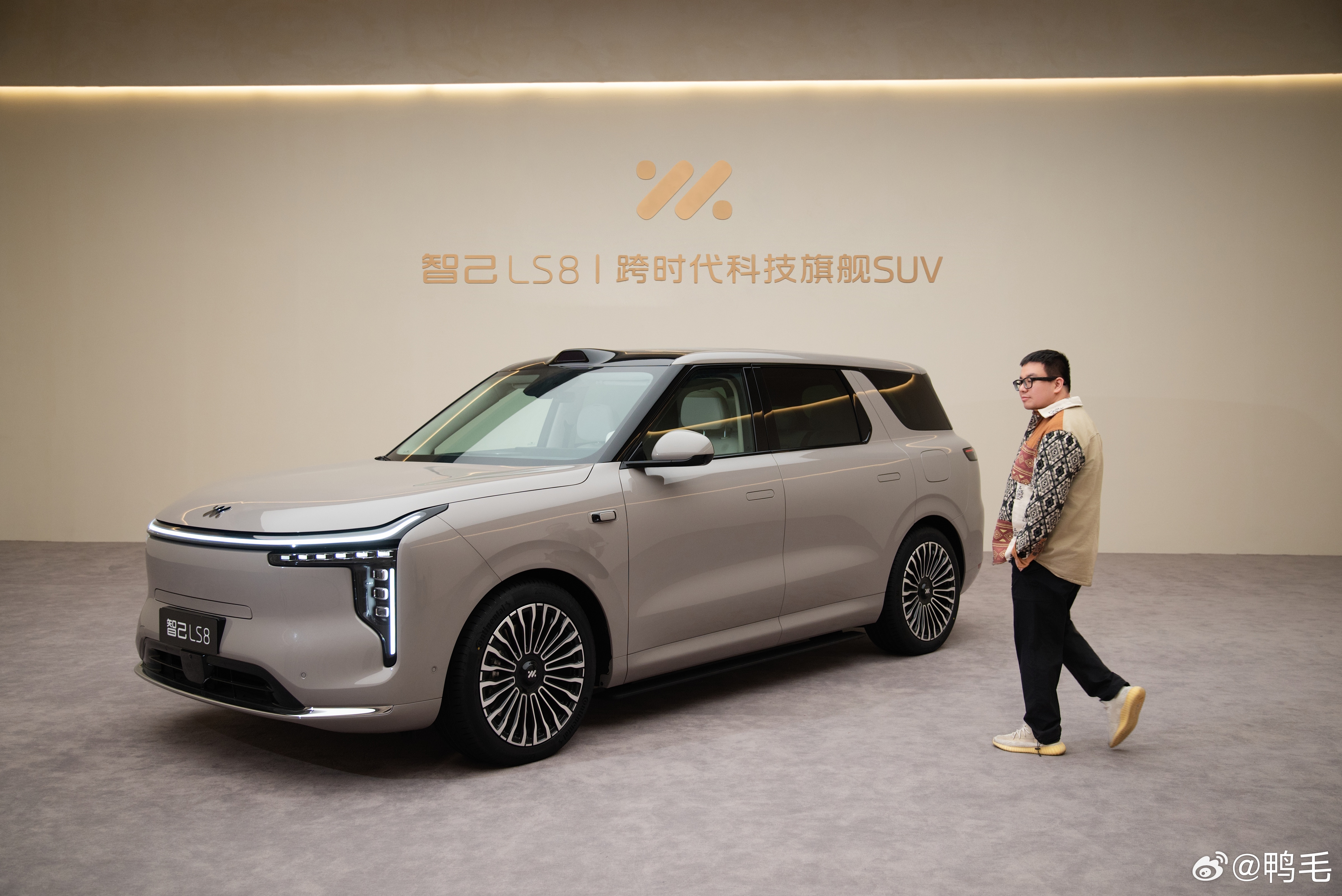 最近的8系SUV有点多，但今天这台8系还是挺有意思的，它就是陆家嘴揽运——智己L