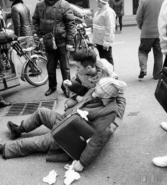 我国民法典中《好人条款》是存在的，但就是怕它“不生效”？如果还是“没人敢扶”老者