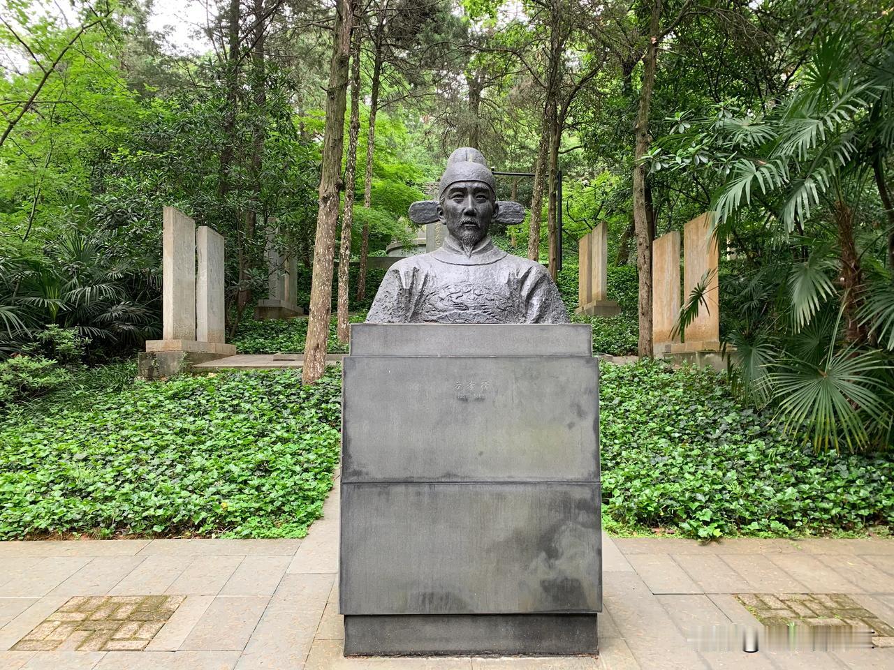 #春日生活打卡季#       位于雨花台东北山麓的方孝孺墓，至今已有600多年