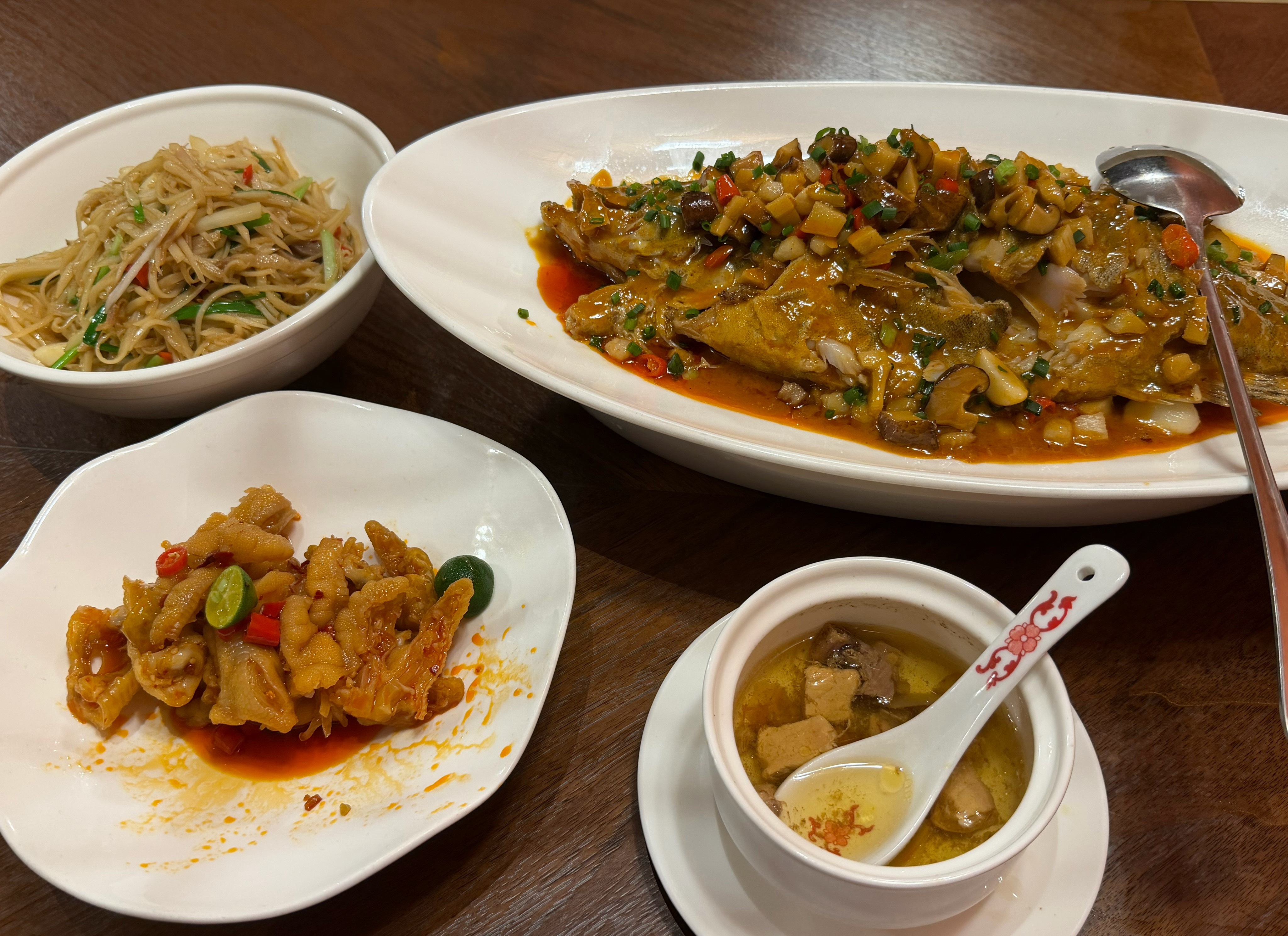 坏了，我染上这个臭鳜鱼了，绕路也要食用一条再走 