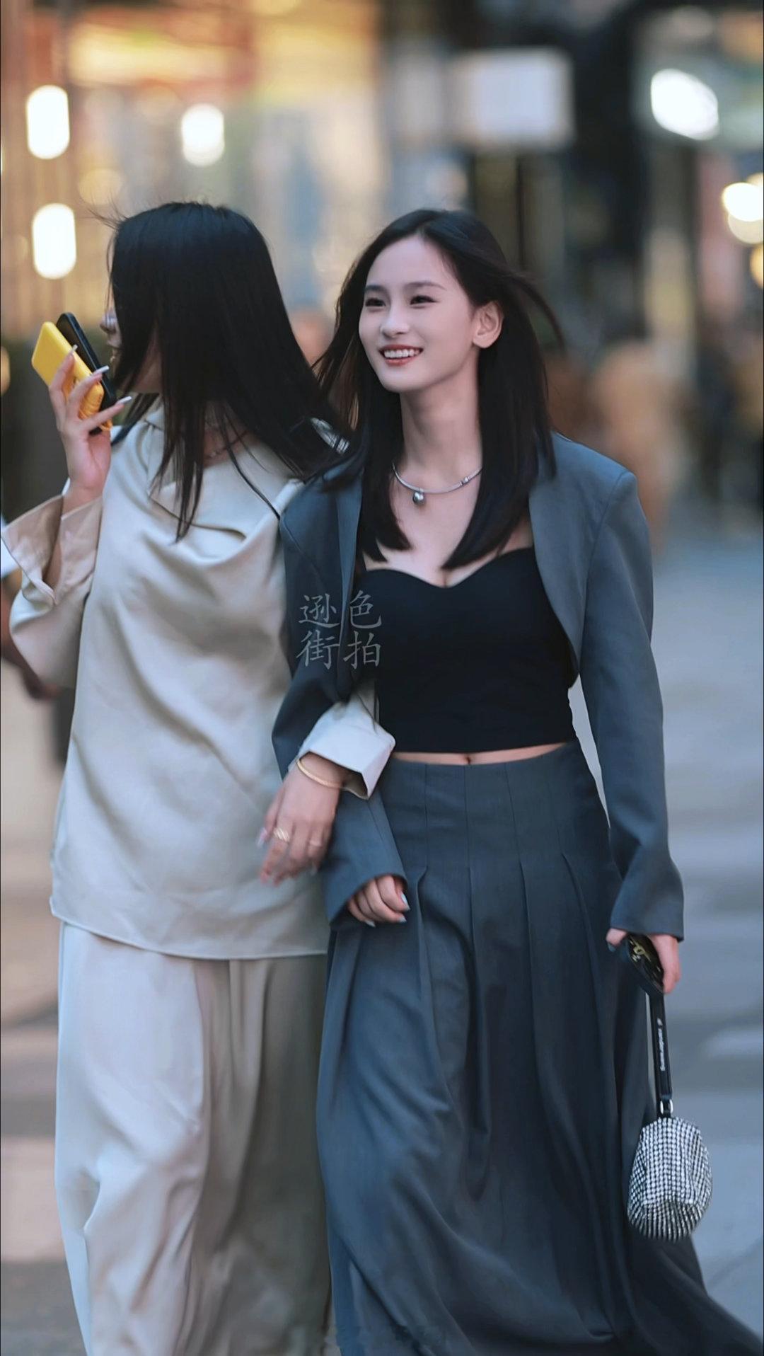 【成都街拍】周二，宝贝们早安！丨摄影拍照每日穿搭