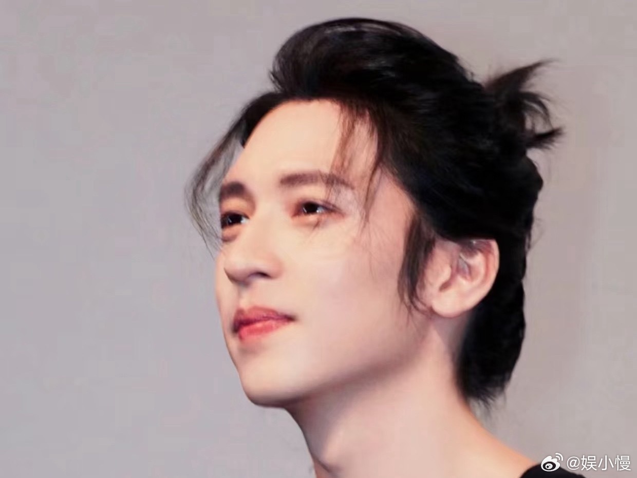 孙阳现场做起了播客一直喜欢孙阳，整个人感觉好松弛！一笑起来超治愈～偶遇孙阳现场播