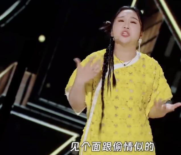 傅首尔在节目中谈她离婚后的生活，聊到了她的前夫老刘。

她说之前和老刘在一起，从