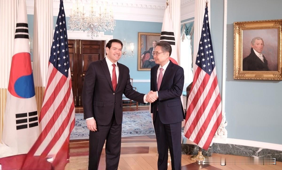 据美国国务院3日披露，韩美两国外长于当日展开会谈，双方就核能开发、核动力潜艇建造