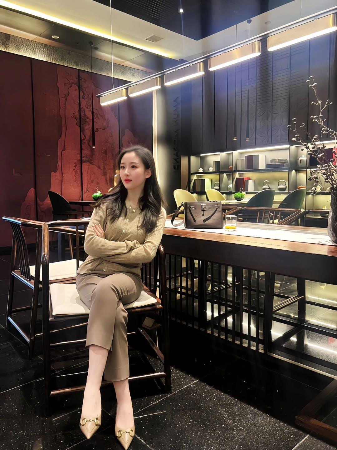 给你写了一段贴合图片气质、适配微头条风格的文案，你可以直接用👇
 
 
 
总