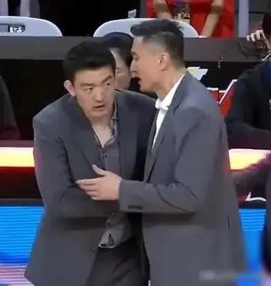 广东与广厦交易，徐昕与胡金秋互换，让胡金秋转会广东，同时广东的潜力新星徐昕加盟东
