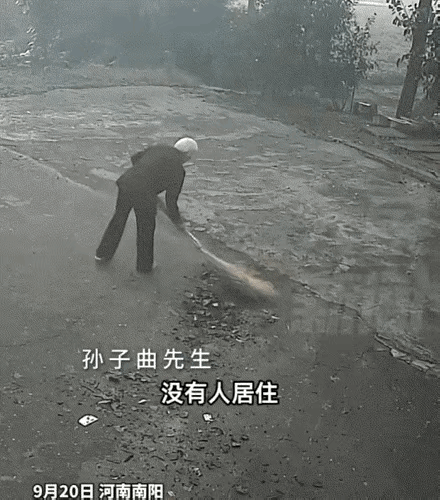 河南南阳，一男子发视频称，自从他的奶奶3年前去世后，老家就无人居住了，但男子平日