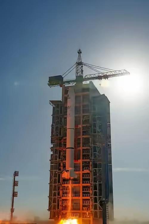 中国航天官宣好消息啦！1月31号中午12点01分，酒泉卫星发射中心“嘭”地一声炸