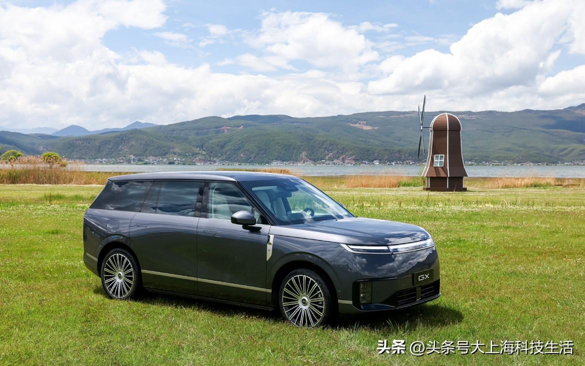 鹏GX把很多面向L4时代的底层技术提前放进了量产车里。比如原生线控底盘、线控转向