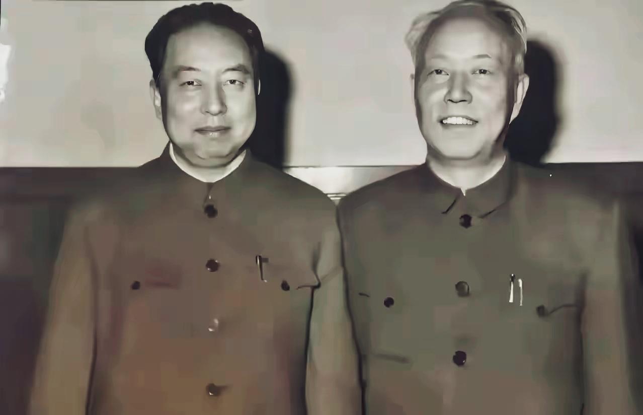 那时，华主席也非常欣赏万里同志。他们两个都长时期担任过省委书记，当过一方的“父母