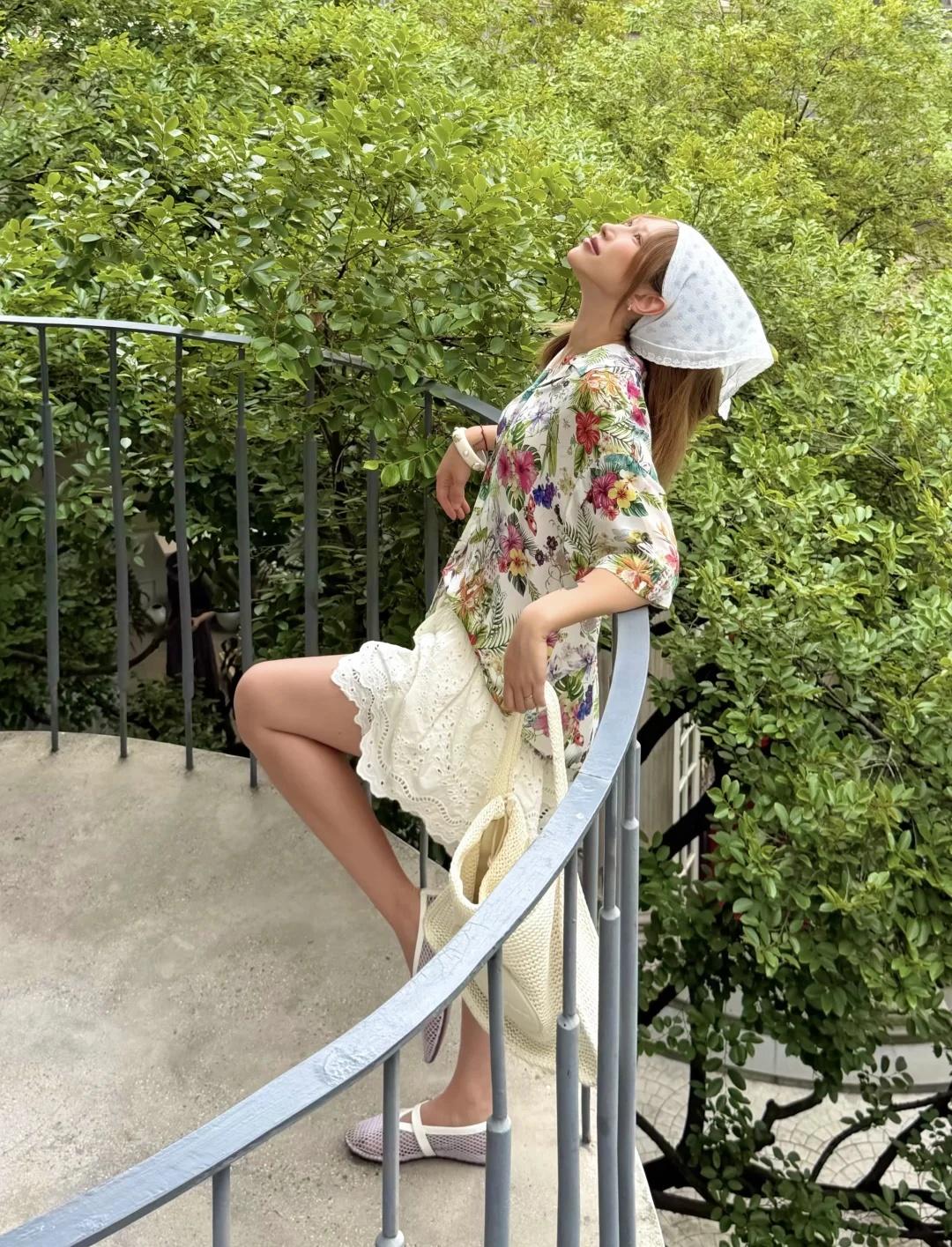 城市浪漫度假人💐
夏日出逃计划
从一身温柔又松弛的穿搭开始🌿
	
复古印花衬