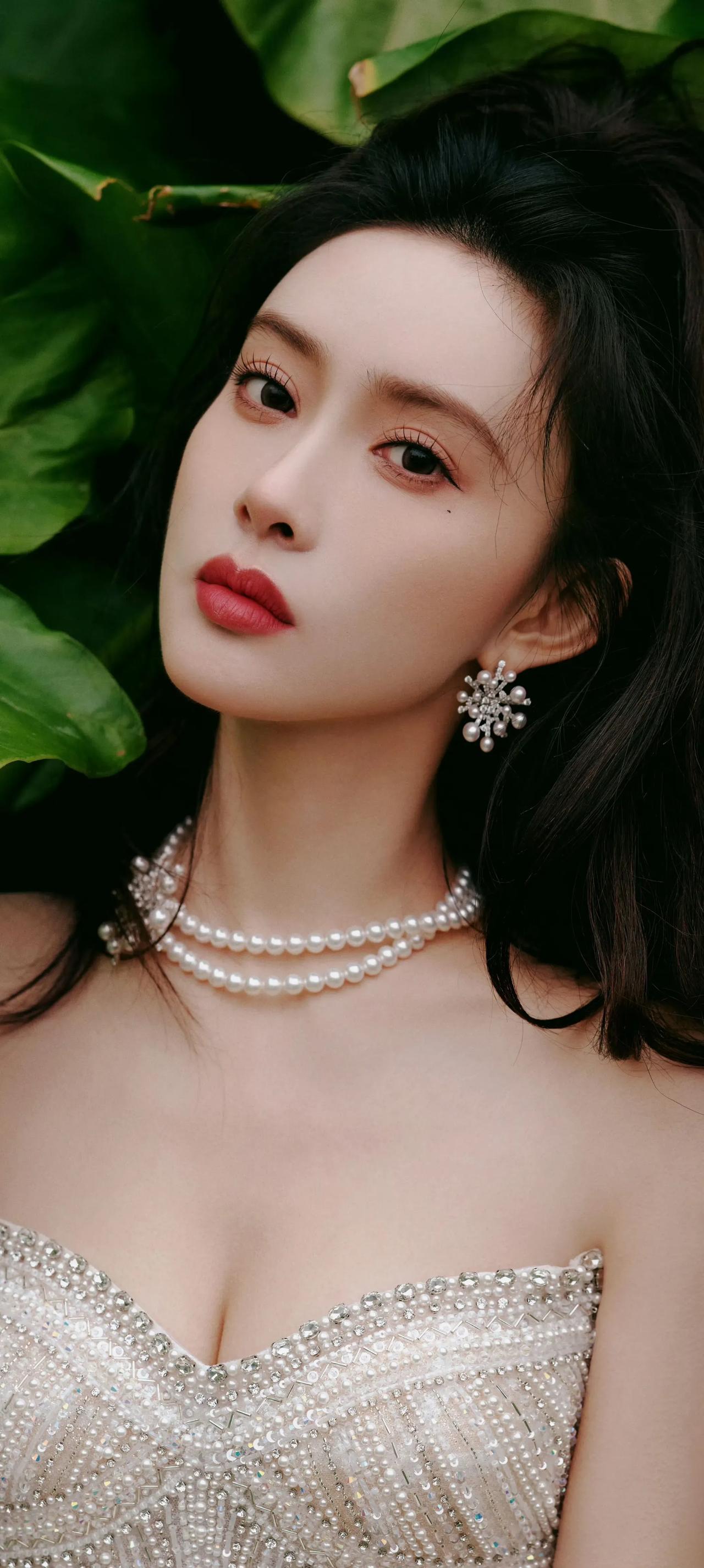 #孟子义# #女明星谁最美# #惊艳女神# #高清美女#
达人推荐女主角唇泥