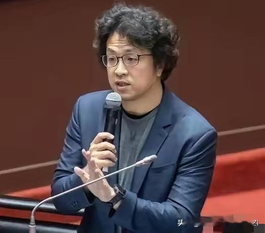 沈伯洋又要出去了，再次叫板:我不怕通缉。
一周前，沈伯洋去德国国会参加了一次听证