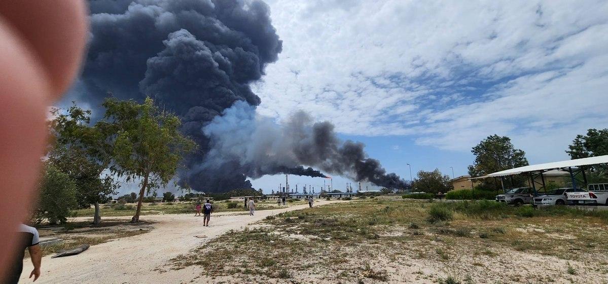 当地时间4月8日，伊朗南部拉万炼油厂遭阿联酋空袭后的第一张照片已经传出来。据最新