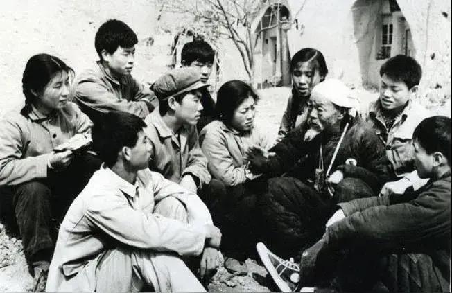 远去的那些日子28
关于知青的记忆（二）
女知青老师那厚厚的棉裤里藏着多少母亲的