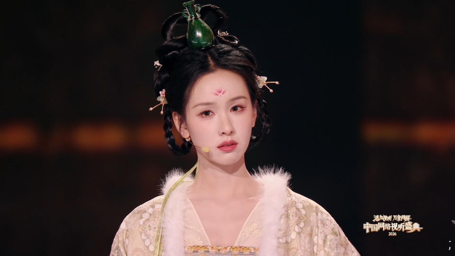 倪萍讲述时陈都灵眼里有泪光老艺术家的底蕴碰上年轻演员的灵气，绝了 