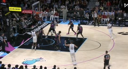 嘴哥疯狂顶中锋，哈克斯疯狂打铁，其他人一顿失误，太闹心了