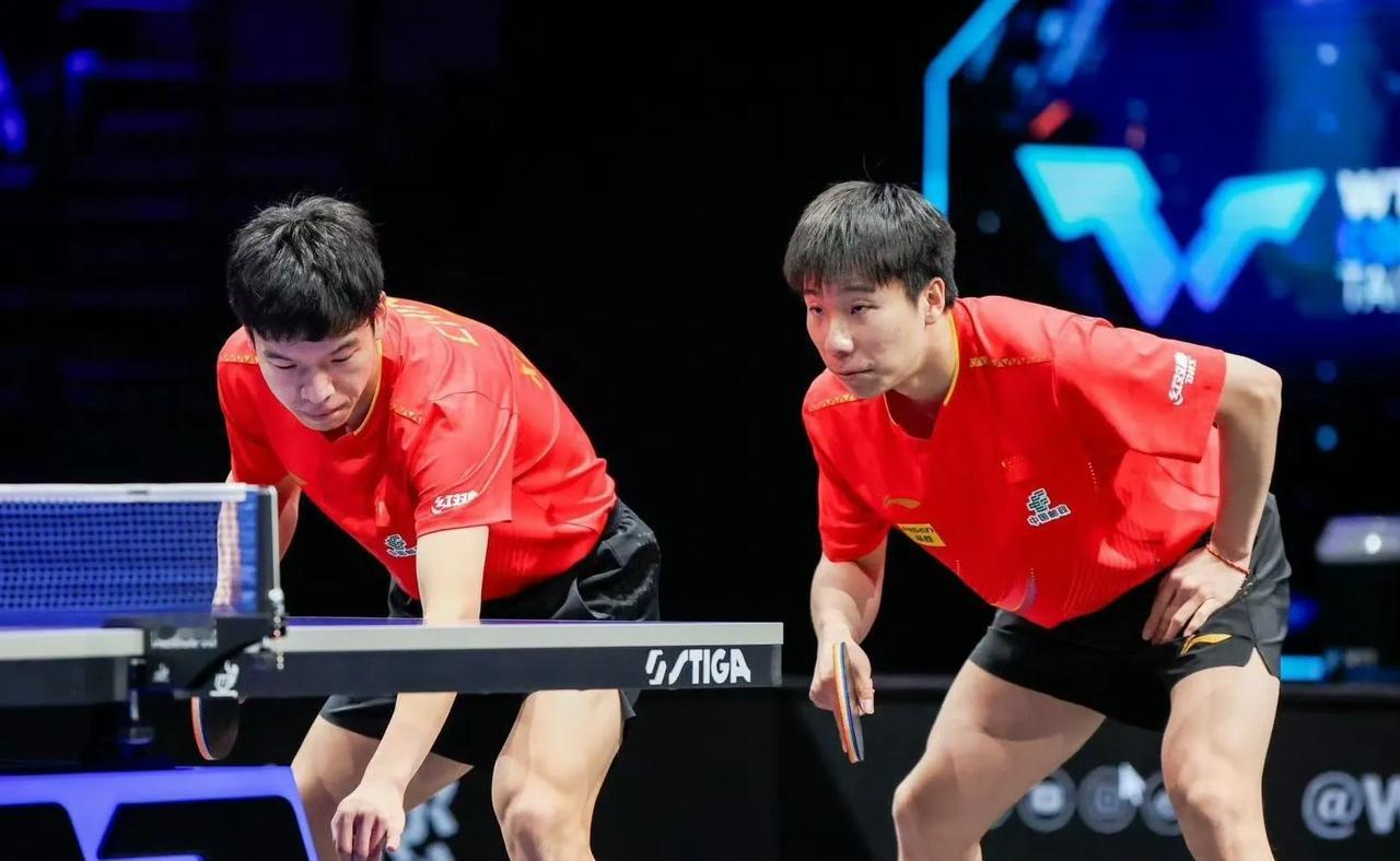 前两局向鹏/徐瑛彬🇨🇳10-12，11-9追平罗马尼亚组合阿莱格罗/拉森福斯