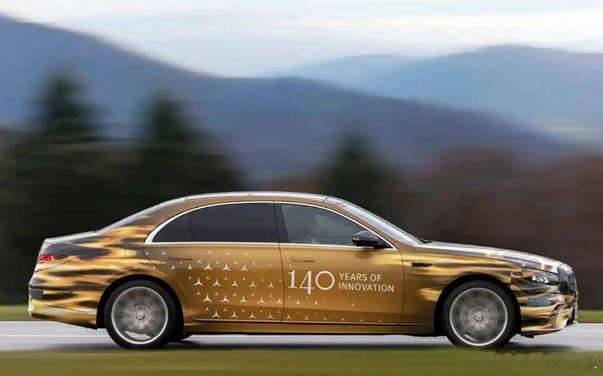 我们再在上面一条关于奔驰设计和风向把握领域多说一嘴，就是豪华和电动化为什么天然是