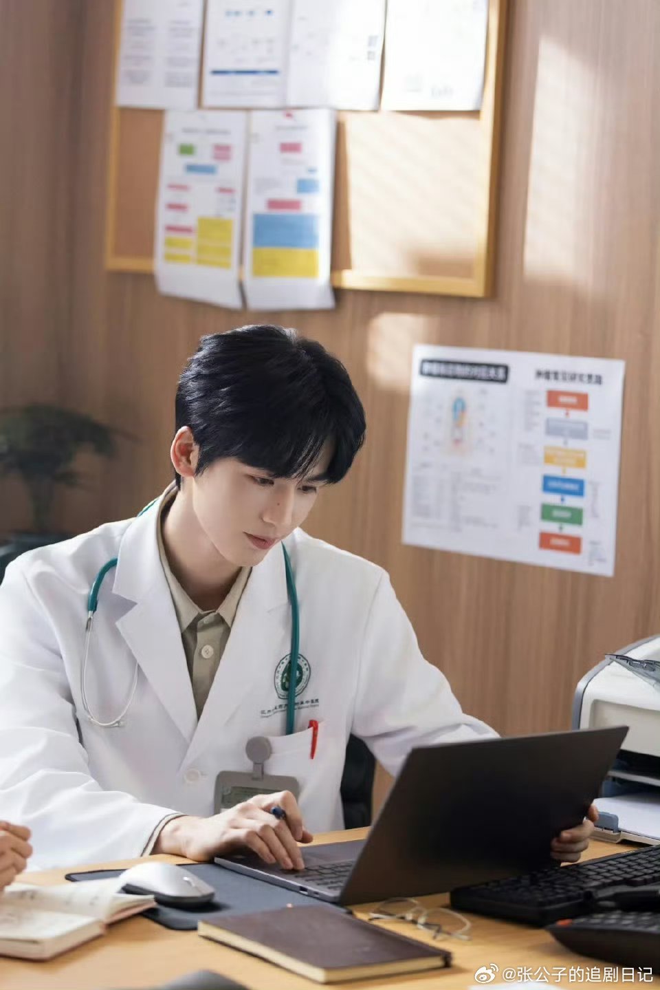 何苏叶快来给谢征把把脉谢征雪地昏迷危！虚弱可怜小可怜在线等急救！何苏叶快带着你的