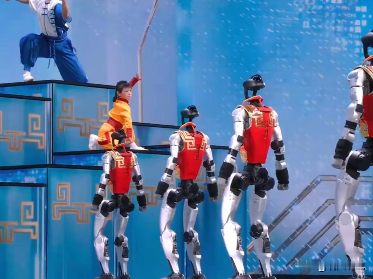 三十大年夜看春晚，曾是亿万百姓最不可缺席大餐，可看过昨夜春晚，印象最深的却是武打