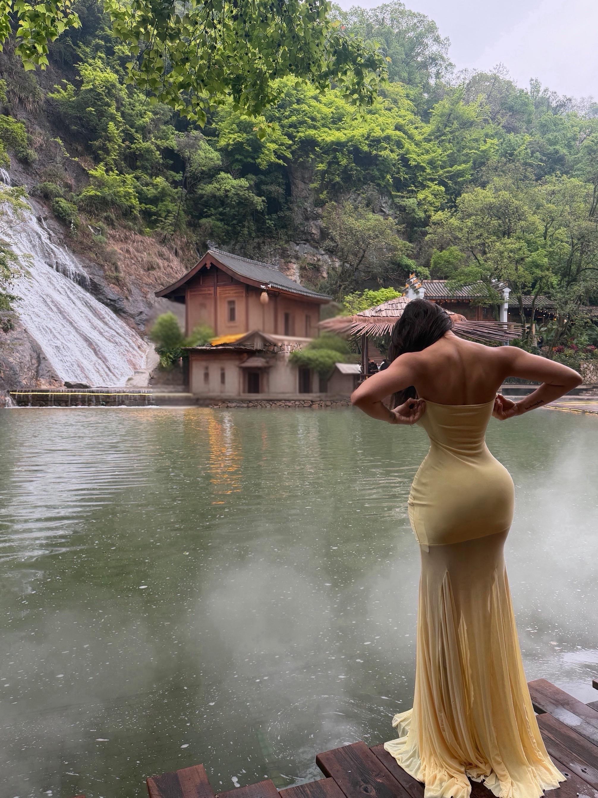 抛开身材来说 确实抛不开